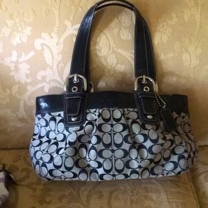 Coach Purse in Great condition.shoulder strap.